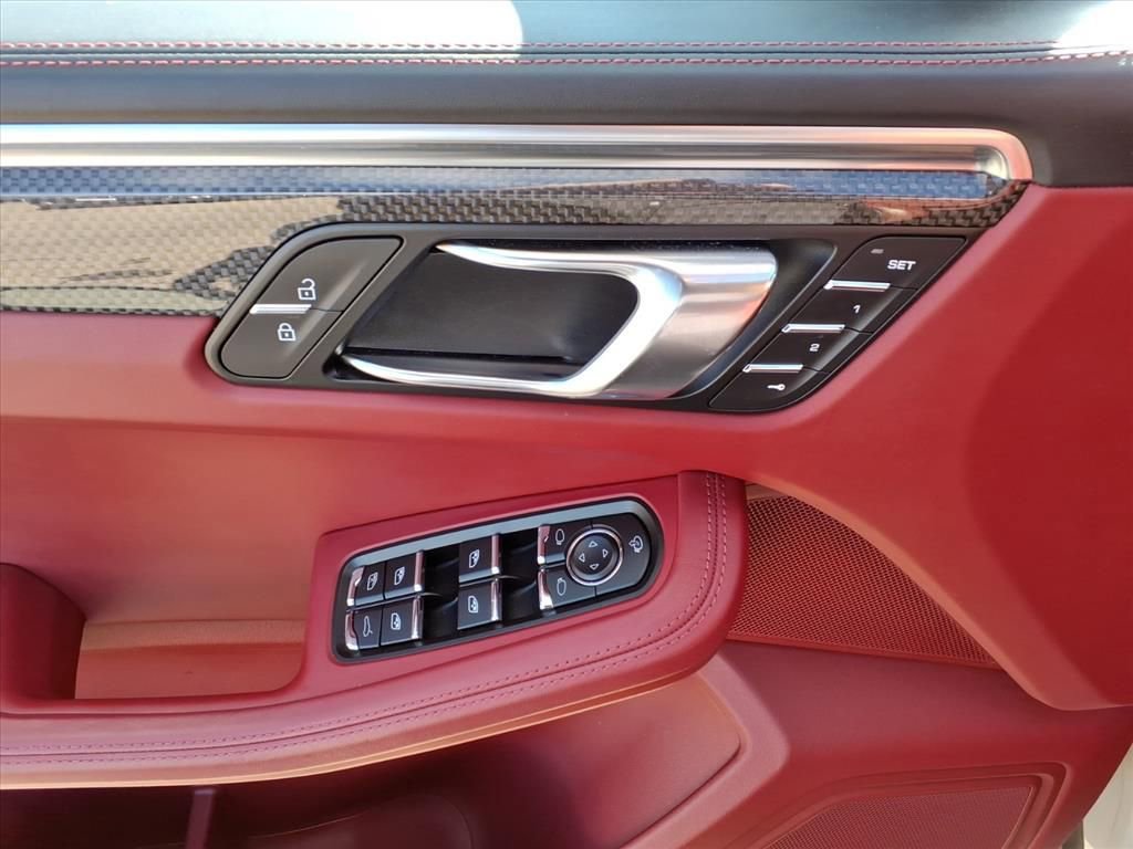 Used 2023 Porsche Macan Turbo image 19
