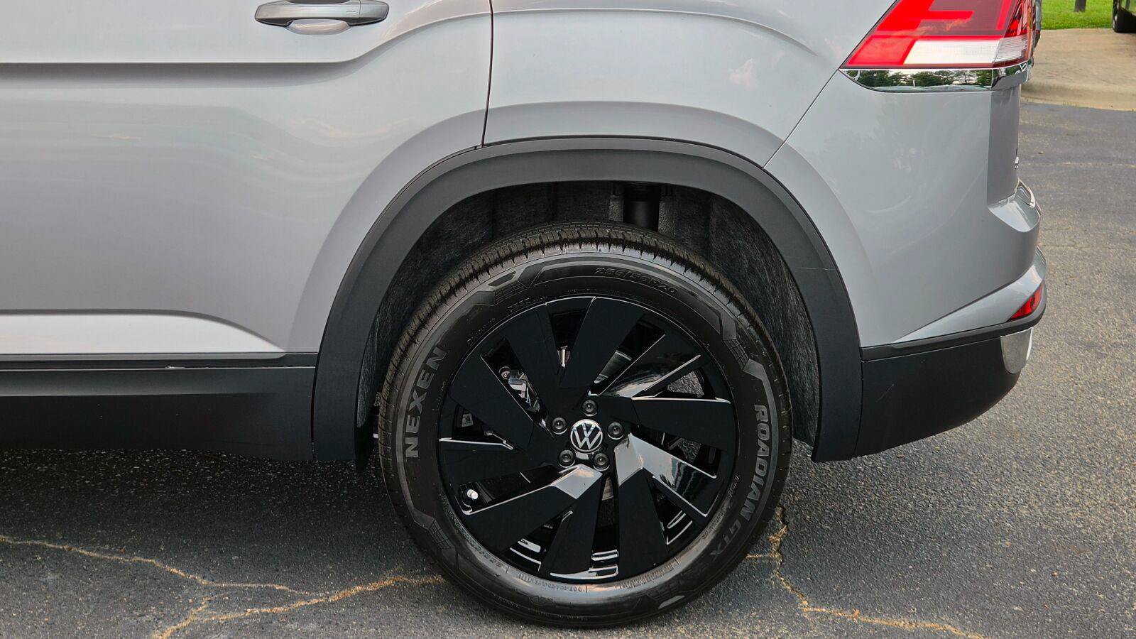 New 2026 Volkswagen Atlas Cross Sport SE AWD/4WD image 16