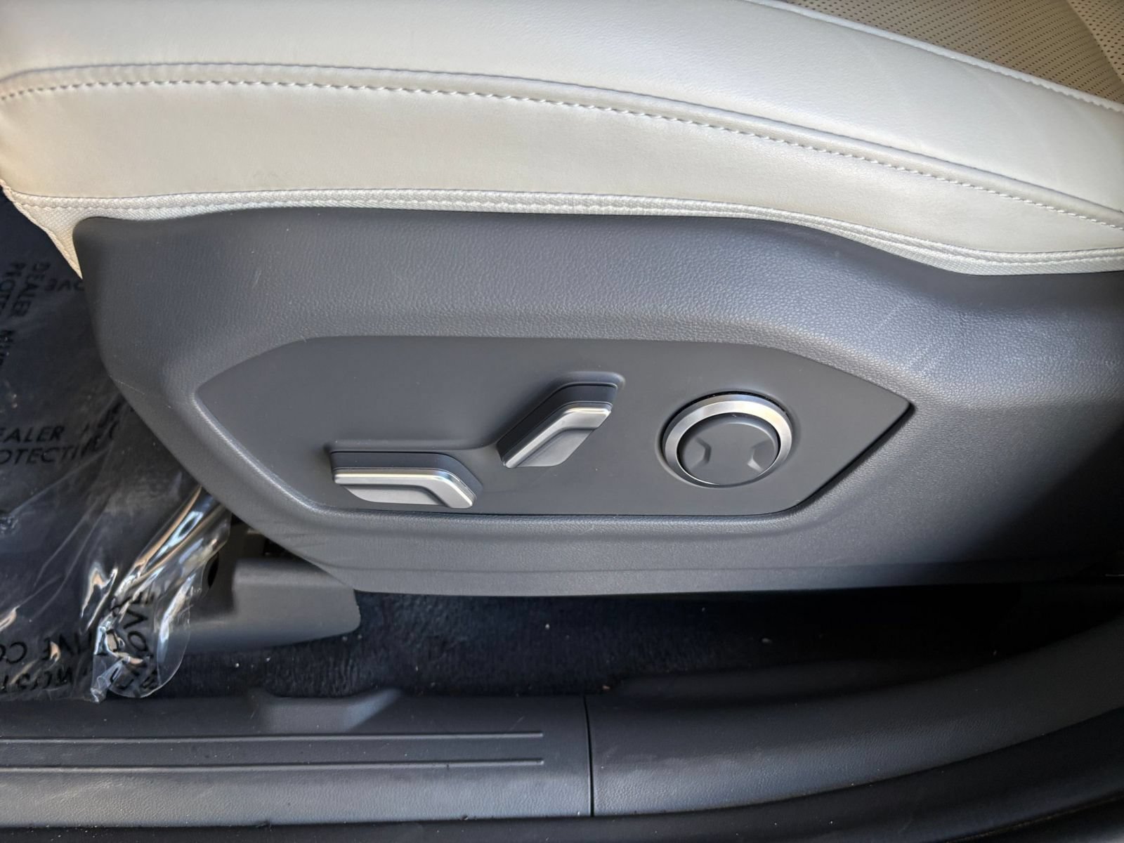 Used 2025 Hyundai Santa Fe SEL FWD image 22