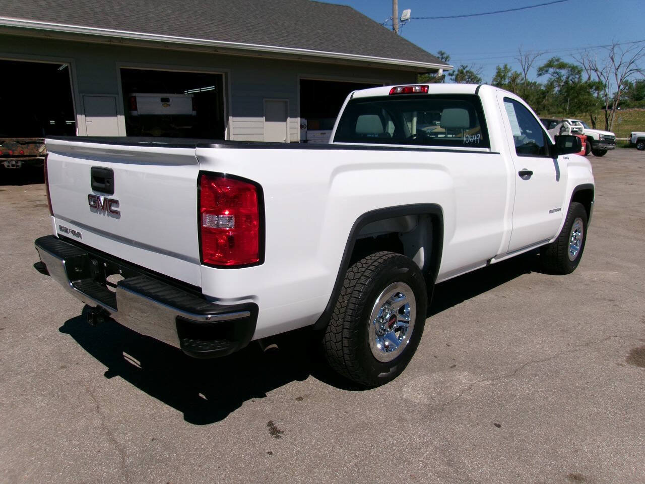 Used 2018 GMC Sierra 1500 4x4 Regular Cab w/ Sierra Convenience Package image 2