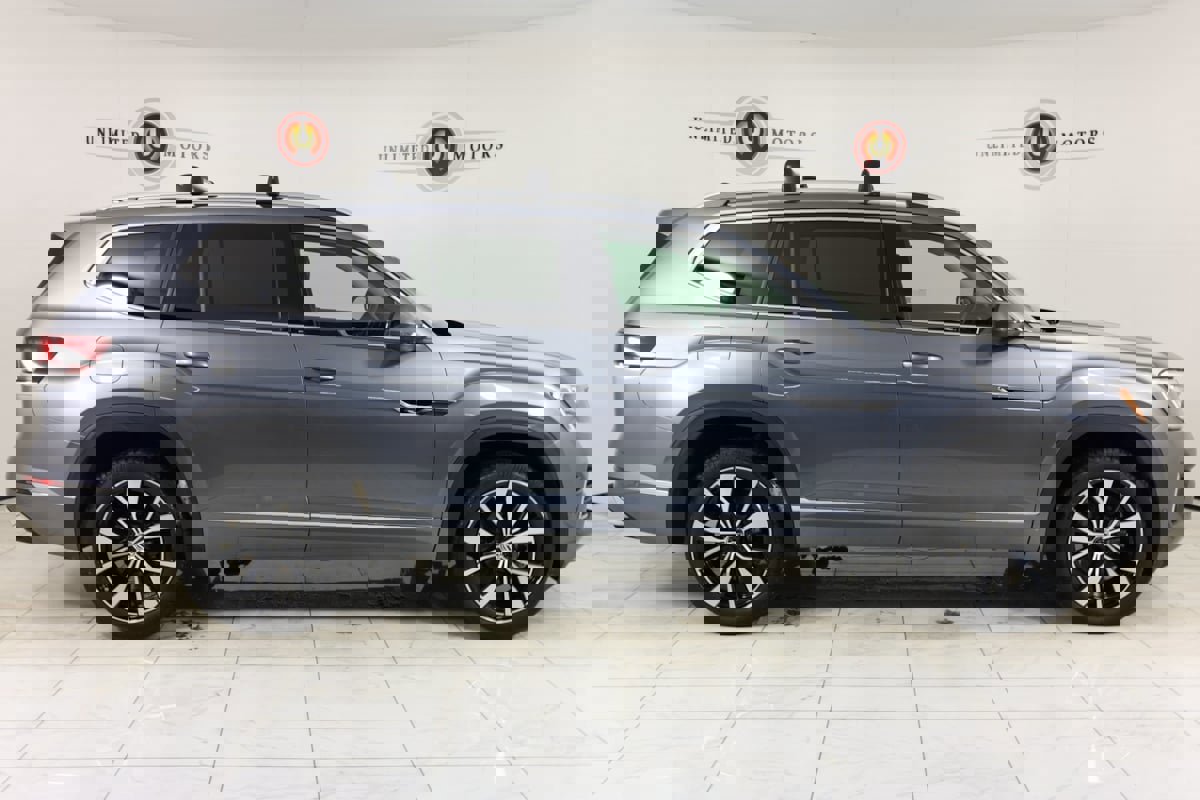 Used 2024 Volkswagen Atlas SEL Premium R-Line image 2