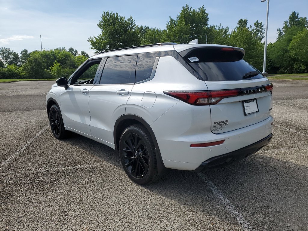 New 2026 Nissan Rogue Platinum AWD/4WD image 3