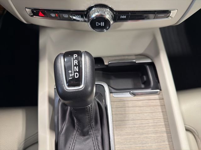 Used 2019 Volvo XC60 T5 Inscription w/ Protection Package image 21