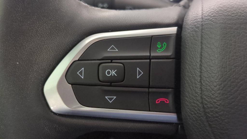 Used 2025 Jeep Compass Latitude AWD/4WD image 18