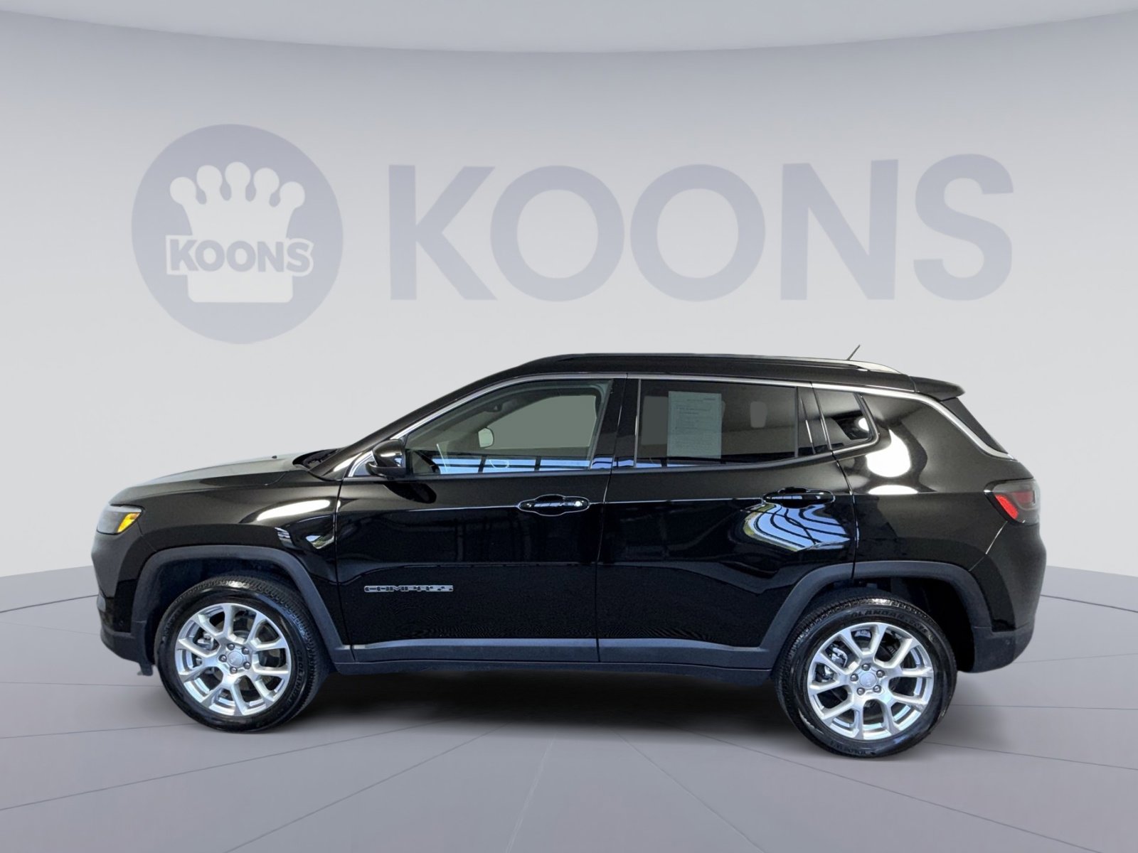 Used 2023 Jeep Compass Latitude w/ Sun and Sound Group image 2