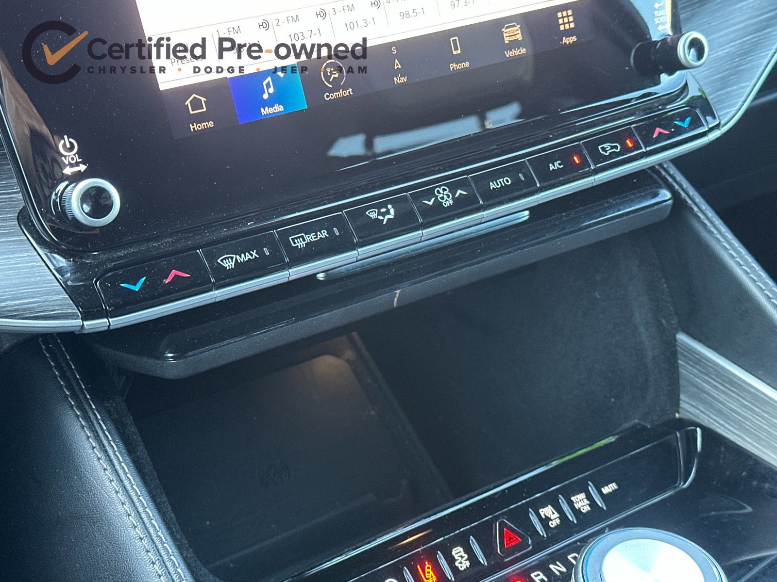 Used 2024 Jeep Wagoneer L Series II RWD image 23