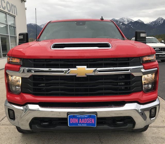 Used 2024 Chevrolet Silverado 3500 LT w/ Convenience Package image 2