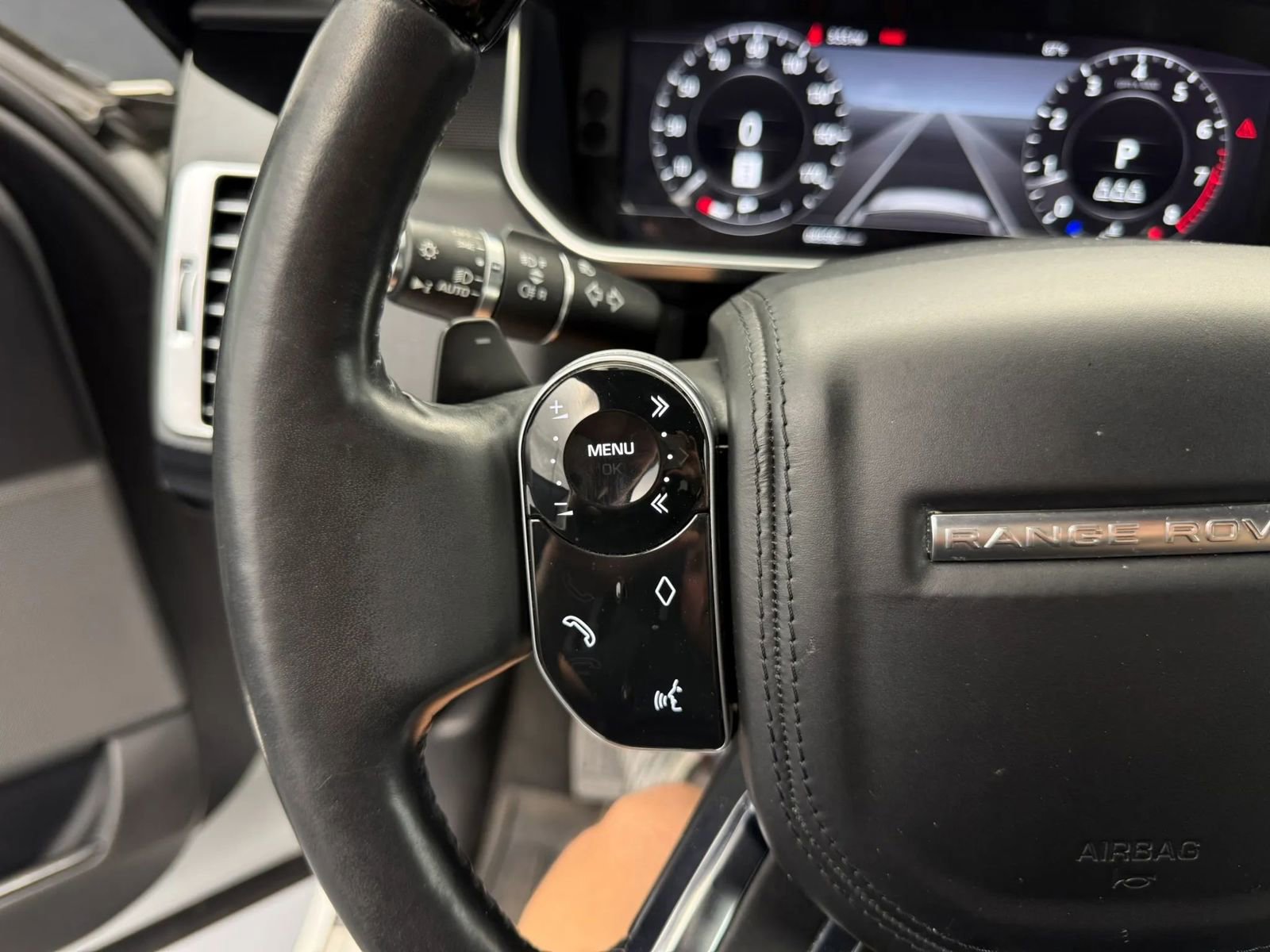 Used 2020 Land Rover Range Rover HSE image 16