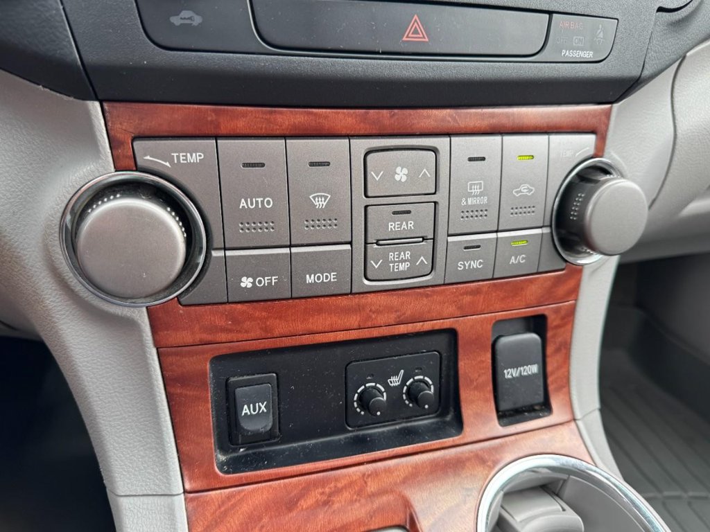 Used 2010 Toyota Highlander Limited w/ Extra Value Pkg 7 AWD/4WD image 21