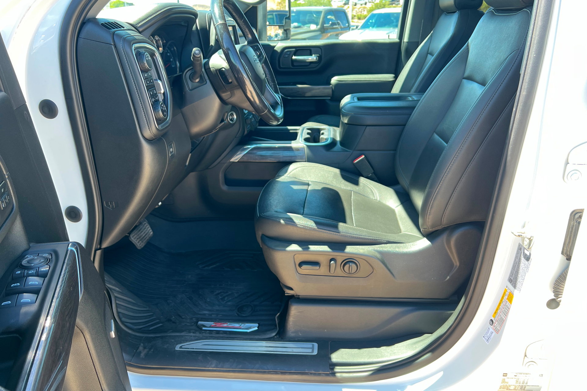 Used 2022 Chevrolet Silverado 2500 LTZ w/ LTZ Plus Package AWD/4WD image 18