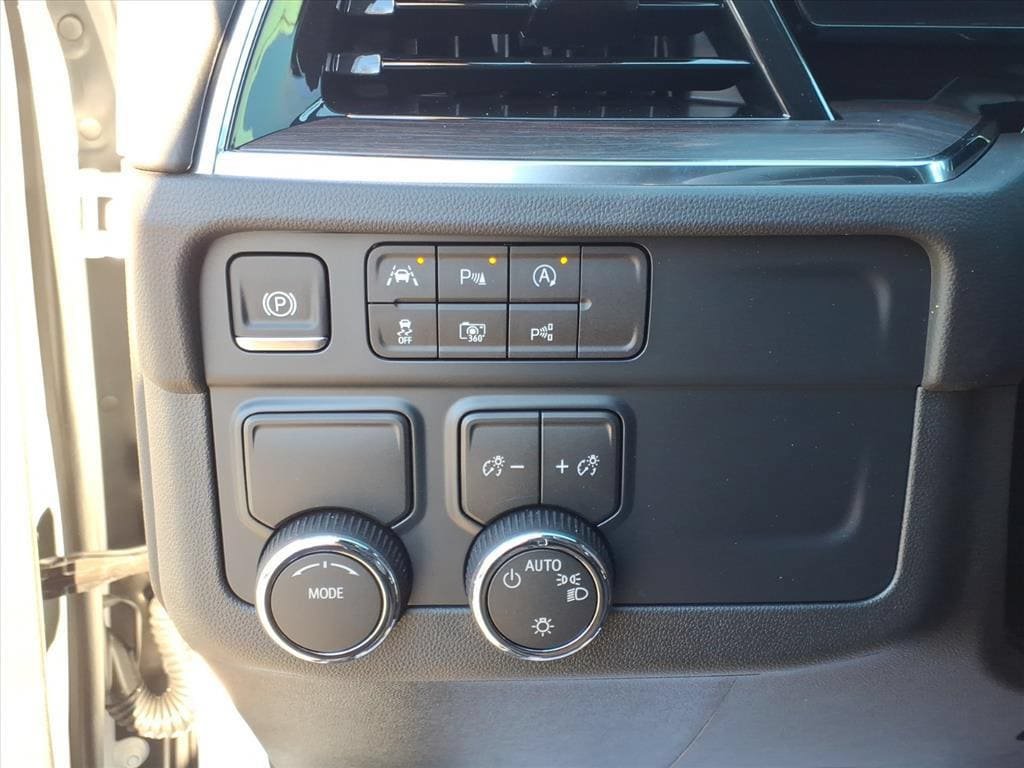 New 2026 Chevrolet Suburban LS RWD image 23