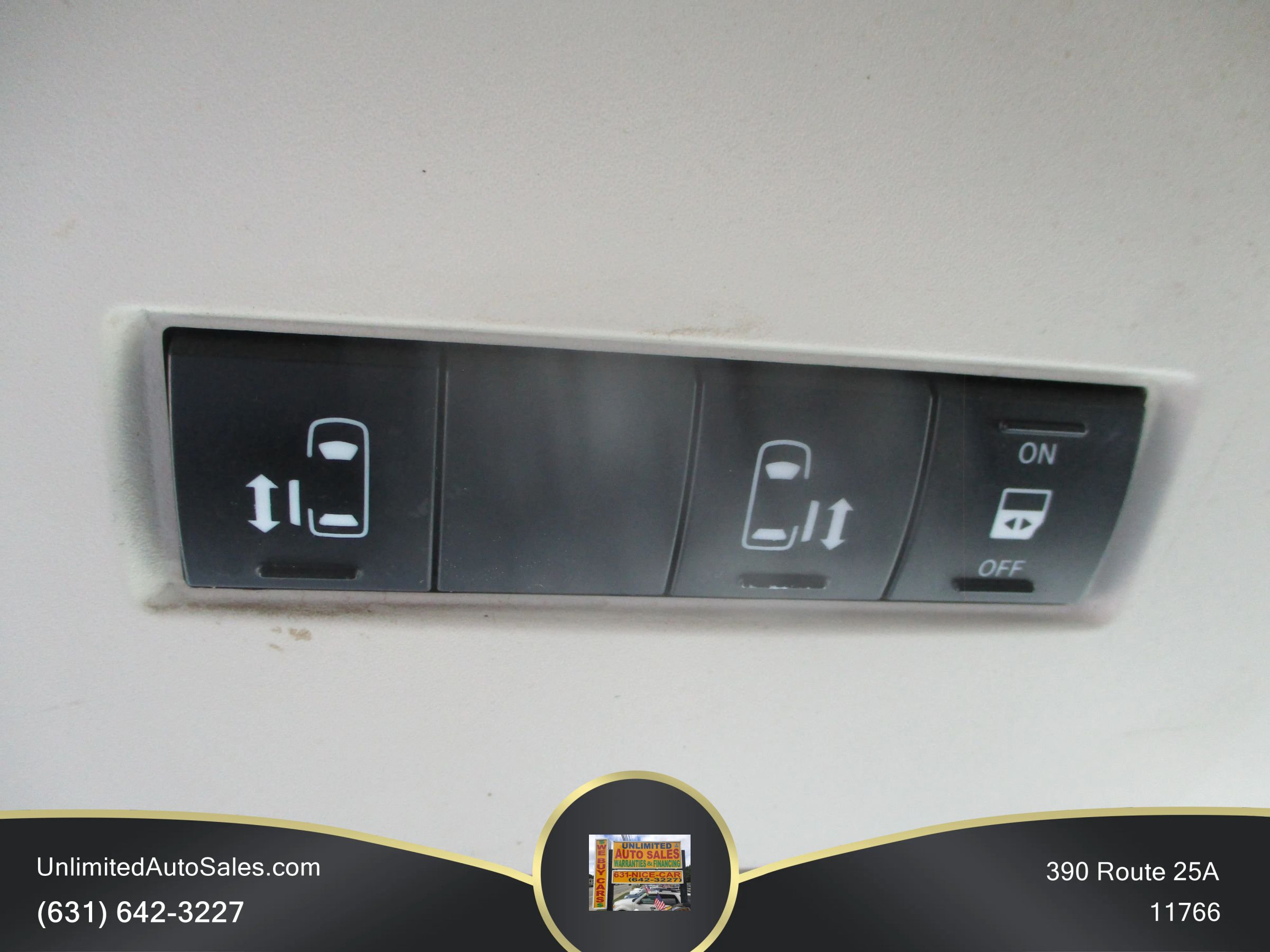 Used 2010 Dodge Grand Caravan SXT FWD image 10