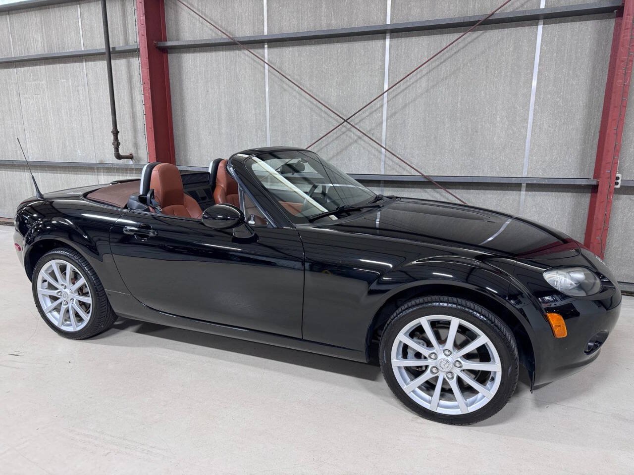 Used 2006 MAZDA MX-5 Miata Grand Touring RWD image 40