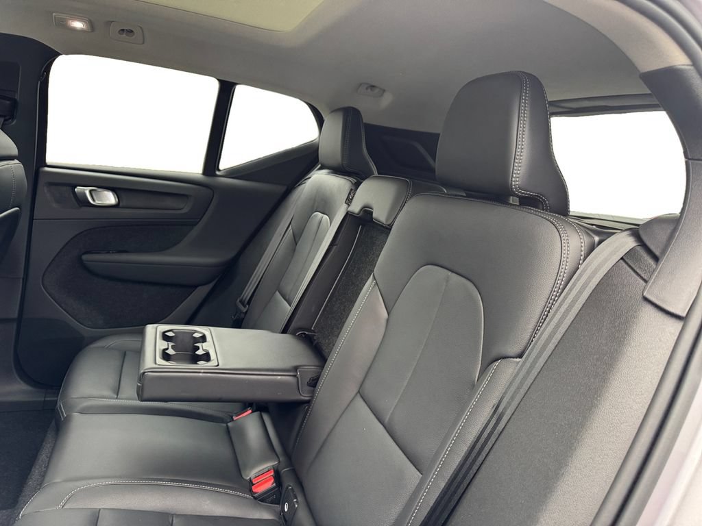 Certified 2026 Volvo XC40 B5 Plus AWD/4WD image 25