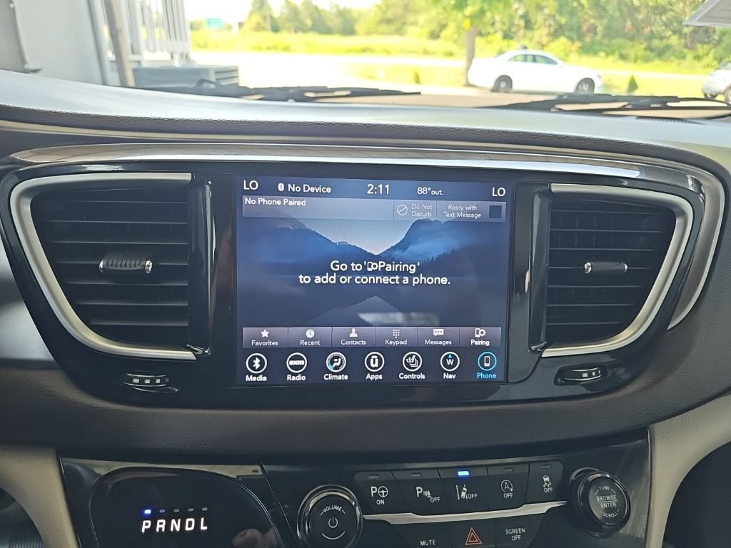 Used 2018 Chrysler Pacifica Touring-L Plus w/ Advanced Safetytec Group FWD image 23