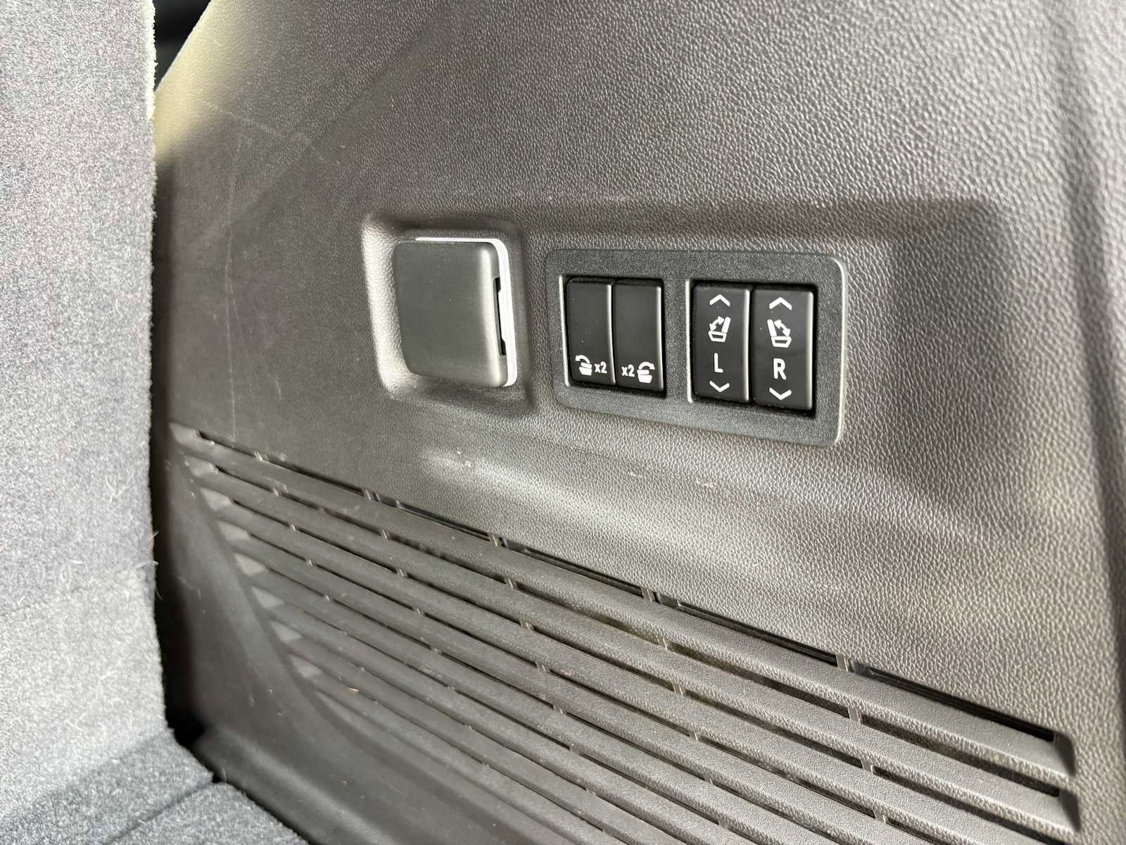 Used 2021 Chevrolet Tahoe High Country AWD/4WD image 35