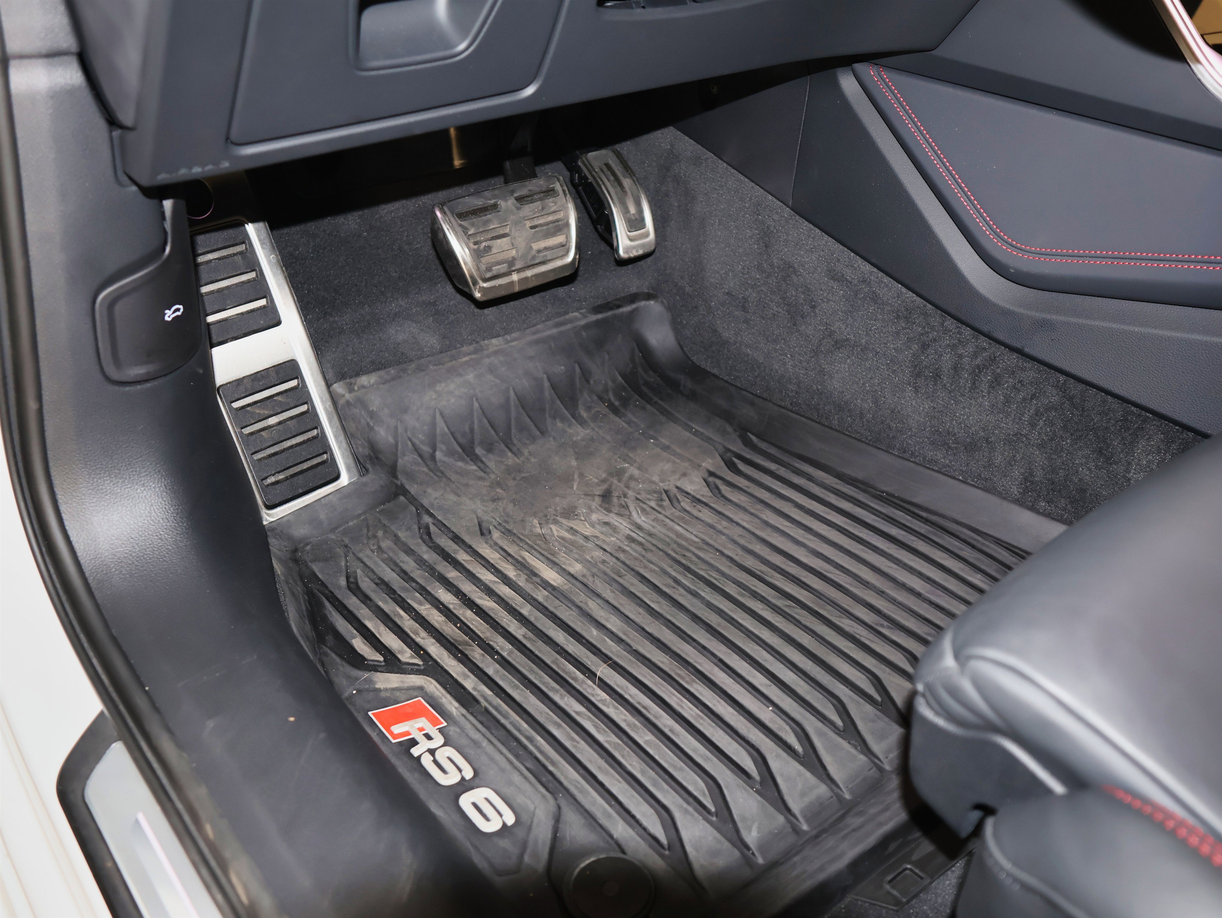 Used 2021 Audi RS 6 w/ Executive Package image 22