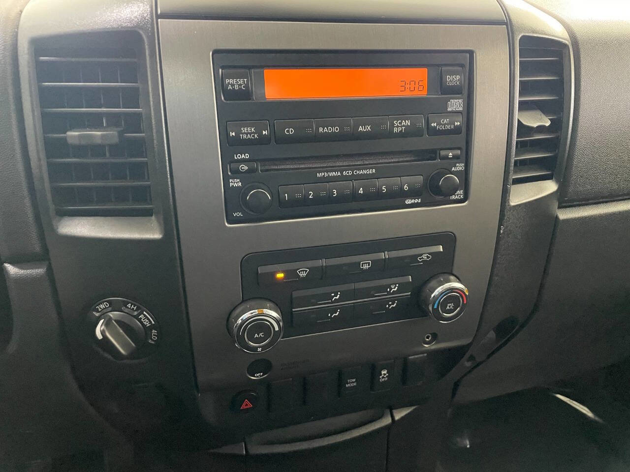 Used 2012 Nissan Titan SV image 31