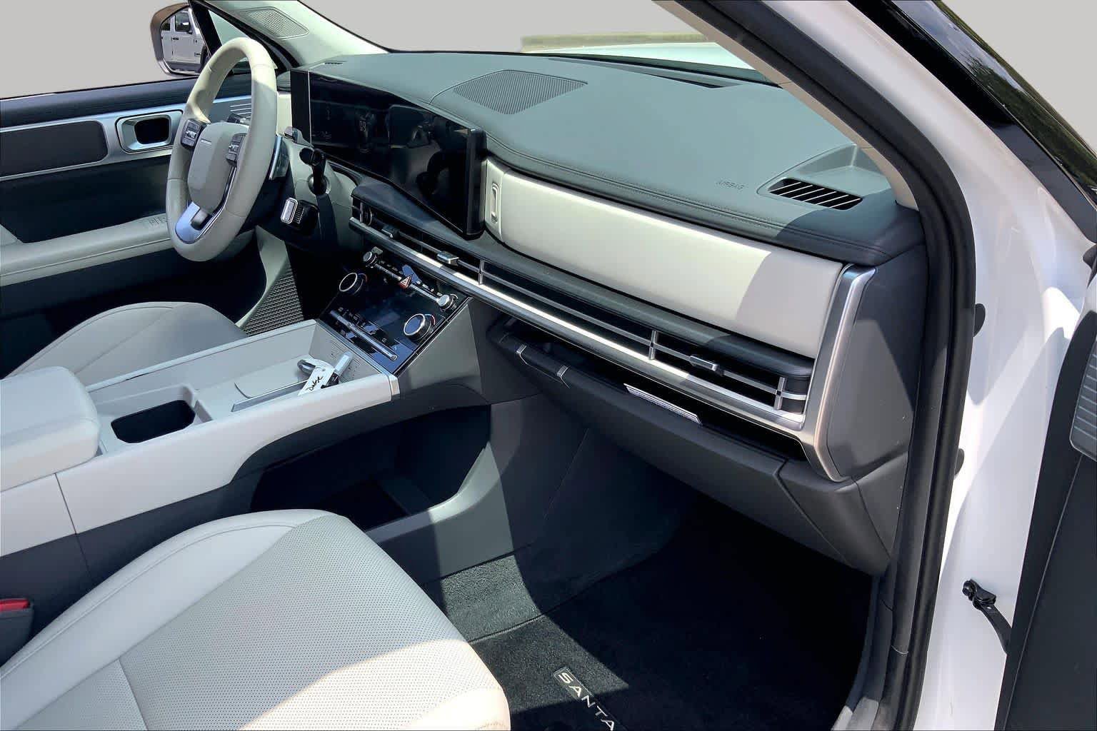 Used 2024 Hyundai Santa Fe SEL FWD image 18