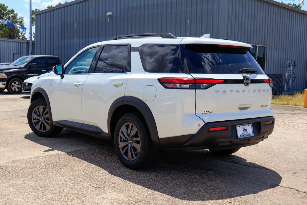 Used 2024 Nissan Pathfinder SV AWD/4WD image 2