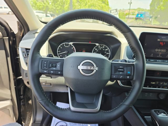Used 2025 Nissan Rogue SV AWD/4WD image 13