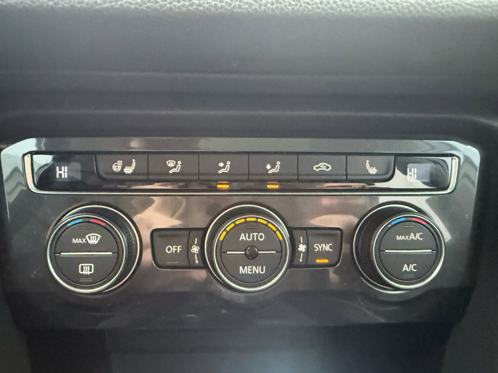 Used 2018 Volkswagen Tiguan SEL Premium image 22