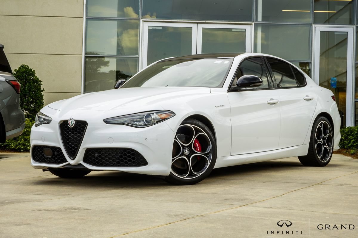 Used 2022 Alfa Romeo Giulia Veloce RWD video 1