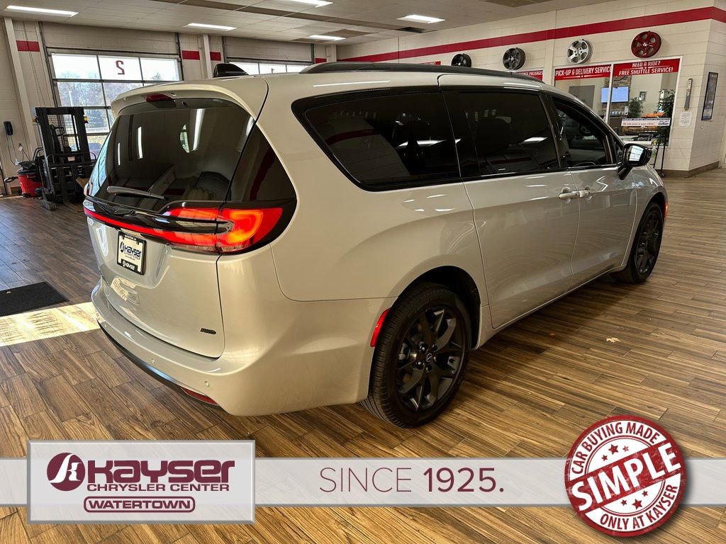 New 2026 Chrysler Pacifica Select w/ S Appearance Package image 5