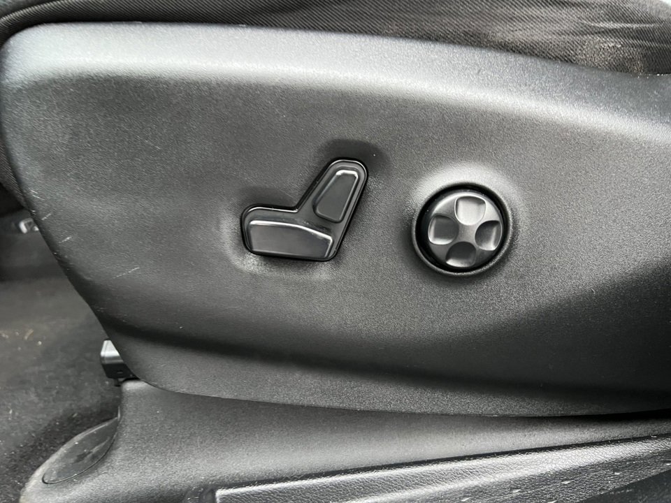 Used 2020 Chrysler Pacifica Touring-L Plus image 12