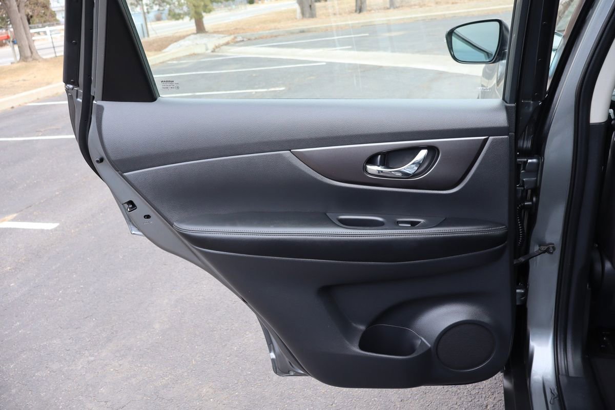 Used 2015 Nissan Rogue S image 24