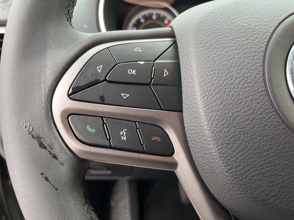 Used 2020 Jeep Cherokee Latitude Plus FWD image 22