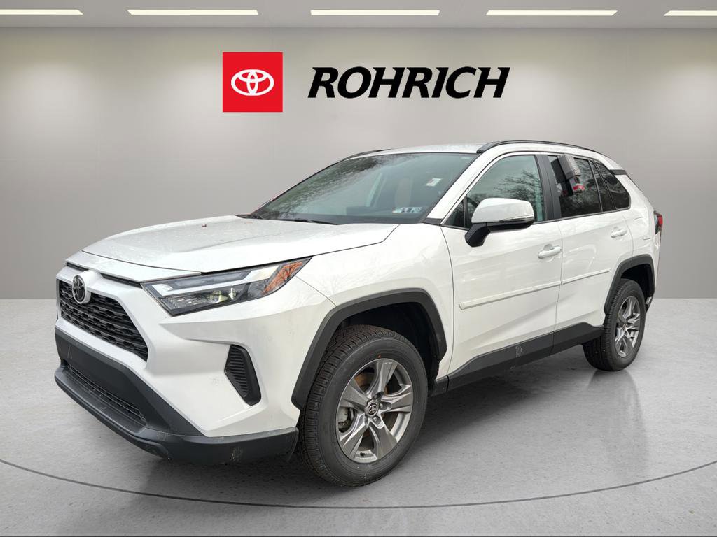 Used 2022 Toyota RAV4 XLE image 2