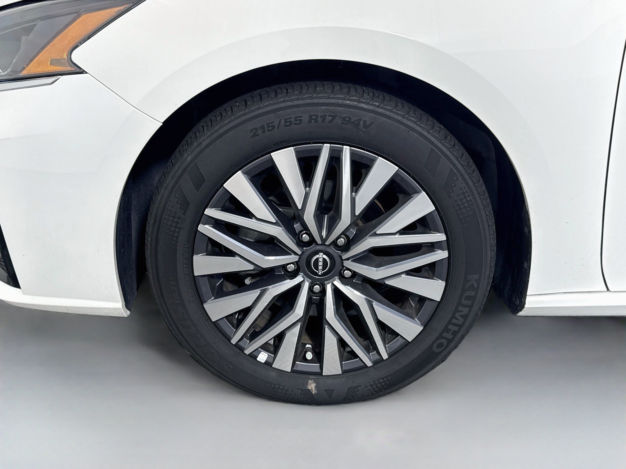 Used 2025 Nissan Altima 2.5 SV FWD image 38