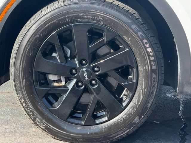 Used 2023 Kia Sorento S w/ Panoramic Sunroof Package AWD/4WD image 12