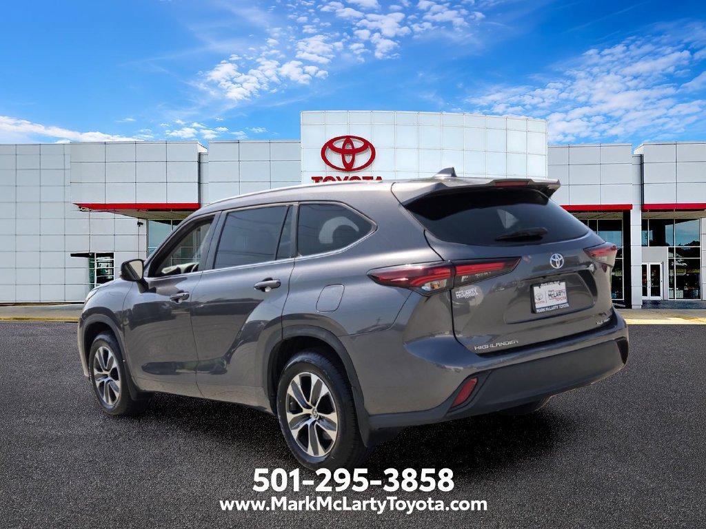 Used 2025 Toyota Highlander XLE AWD/4WD image 3