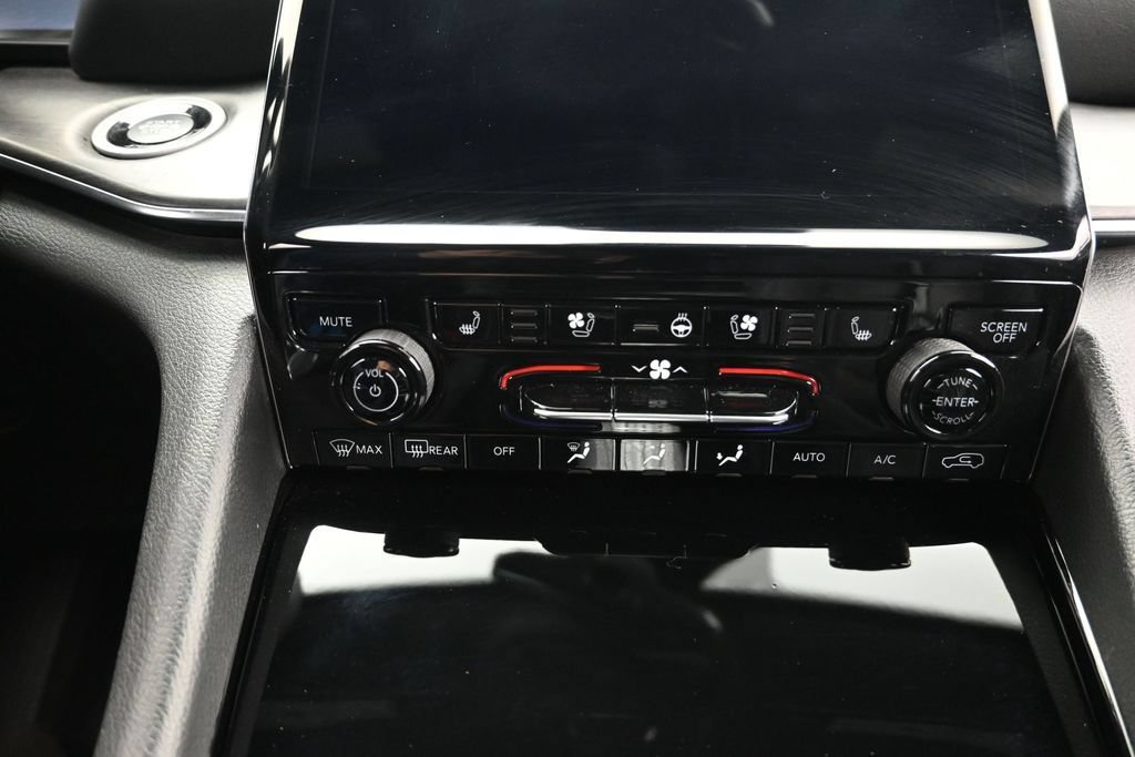 Used 2023 Jeep Grand Cherokee Overland w/ Luxury Tech Group IV RWD image 15