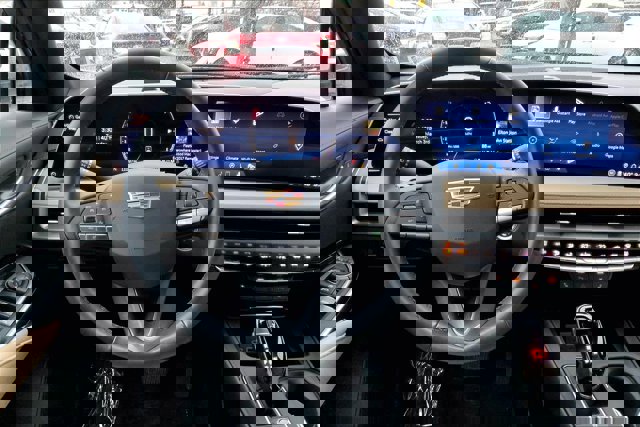 Used 2024 Cadillac XT4 Luxury w/ Cold Weather Package image 4