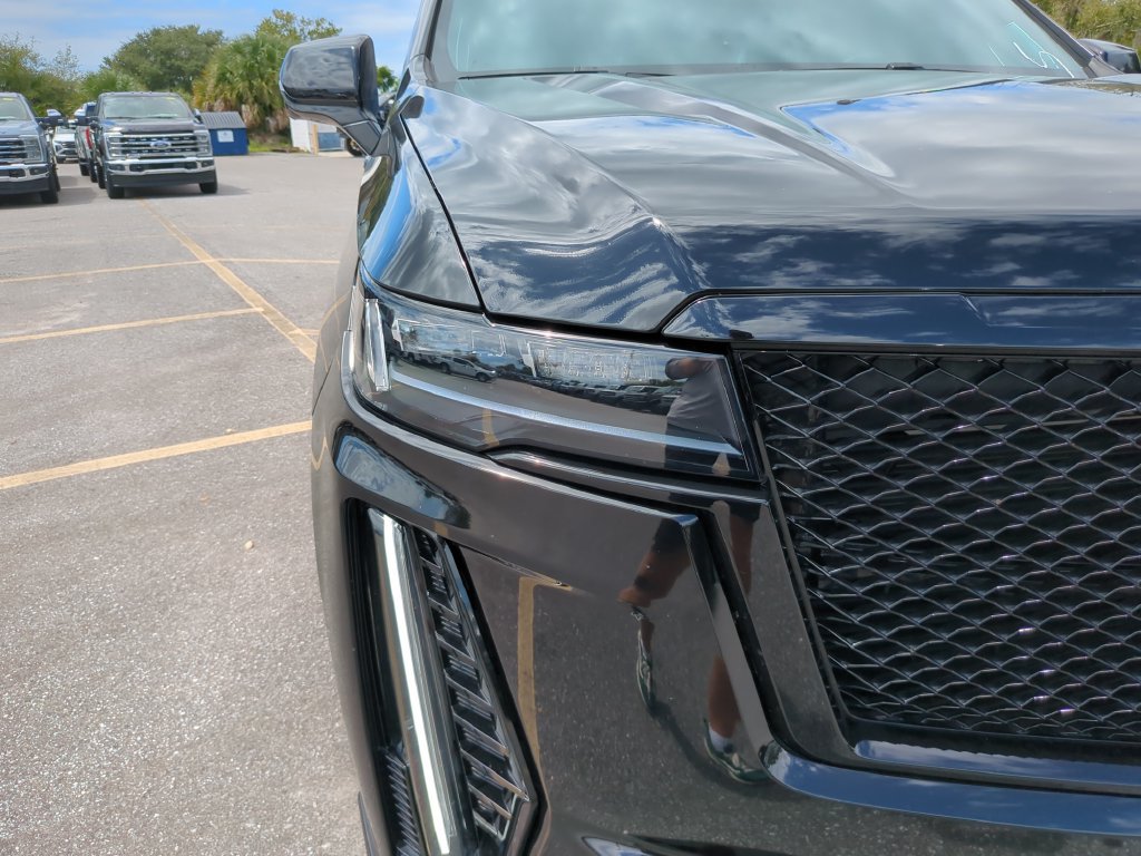 Used 2024 Cadillac Escalade ESV V AWD/4WD image 11