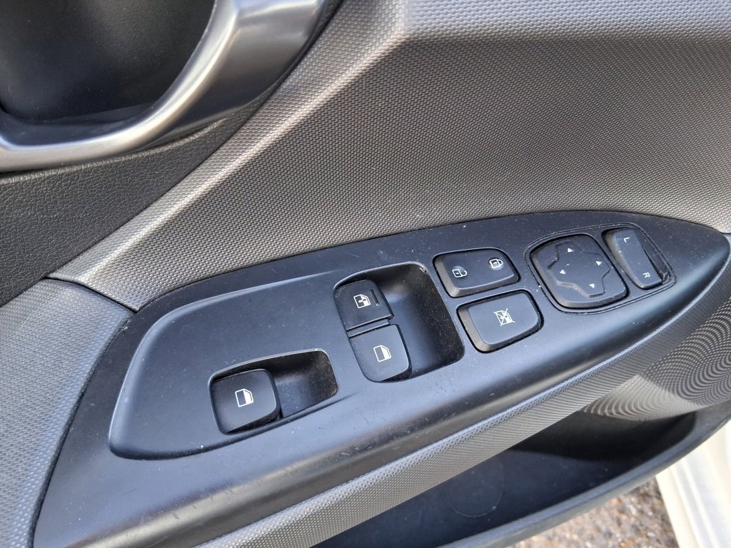 Used 2019 Hyundai Veloster 2.0 Premium image 14