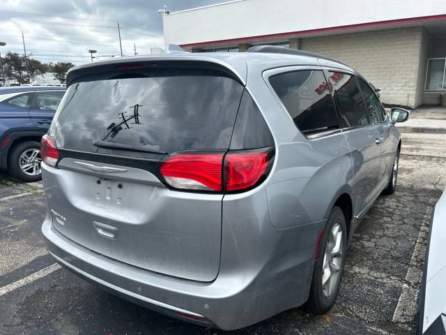 Used 2017 Chrysler Pacifica Touring FWD image 5