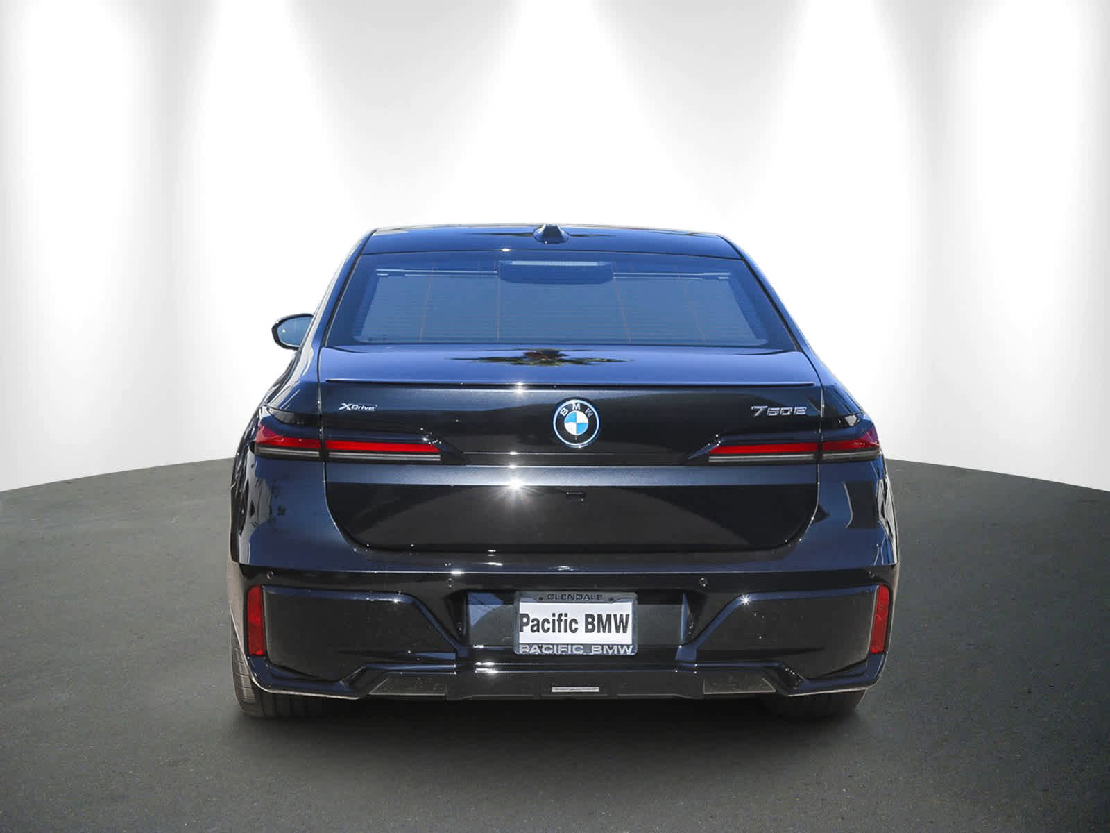 Used 2026 BMW 750e xDrive 750e xDrive w/ Premium Package image 5