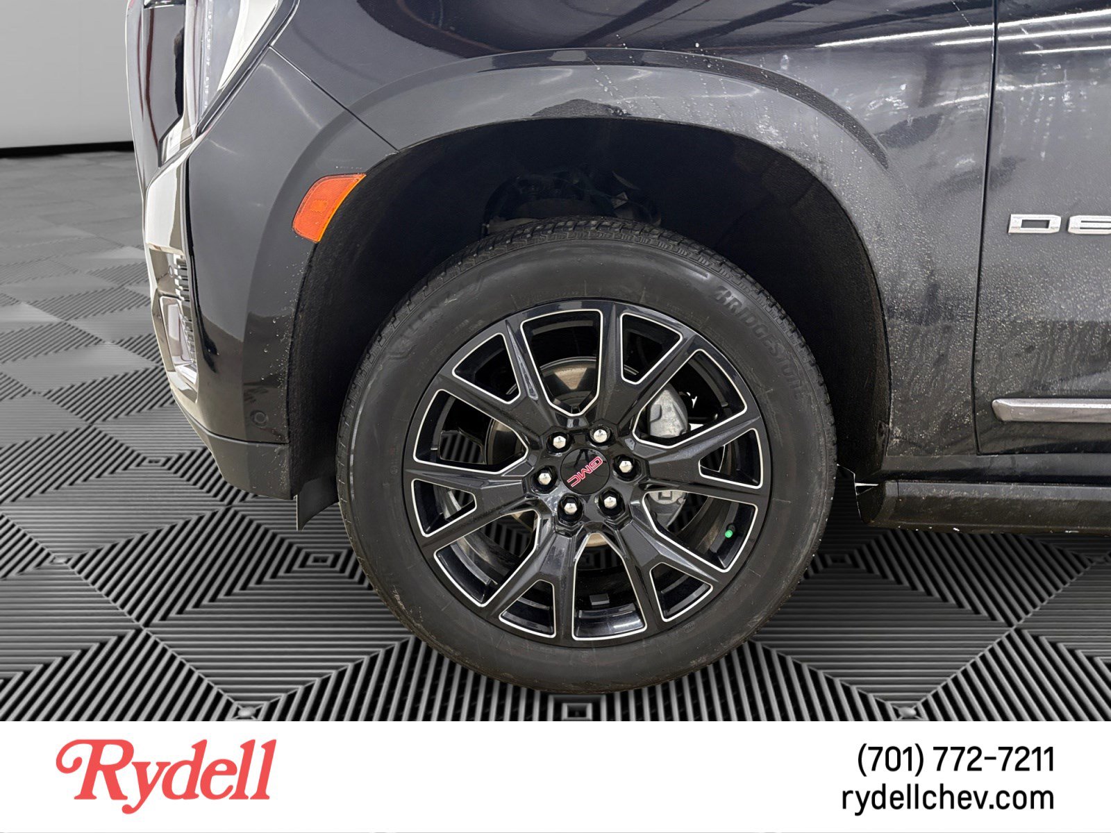 Used 2024 GMC Yukon XL Denali Ultimate image 9