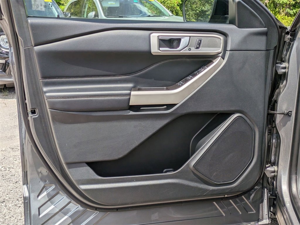 Used 2023 Ford Explorer Limited image 11