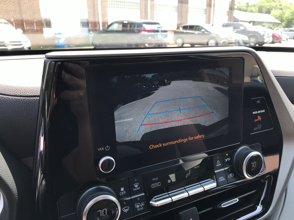 Used 2023 Toyota Highlander LE FWD image 18