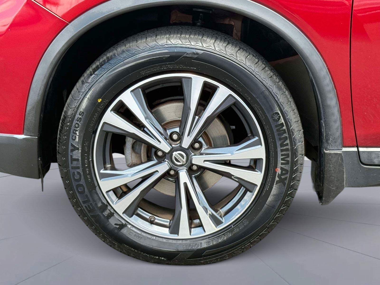 Used 2020 Nissan Rogue SV w/ Sun & Sound Touring Package AWD/4WD image 11