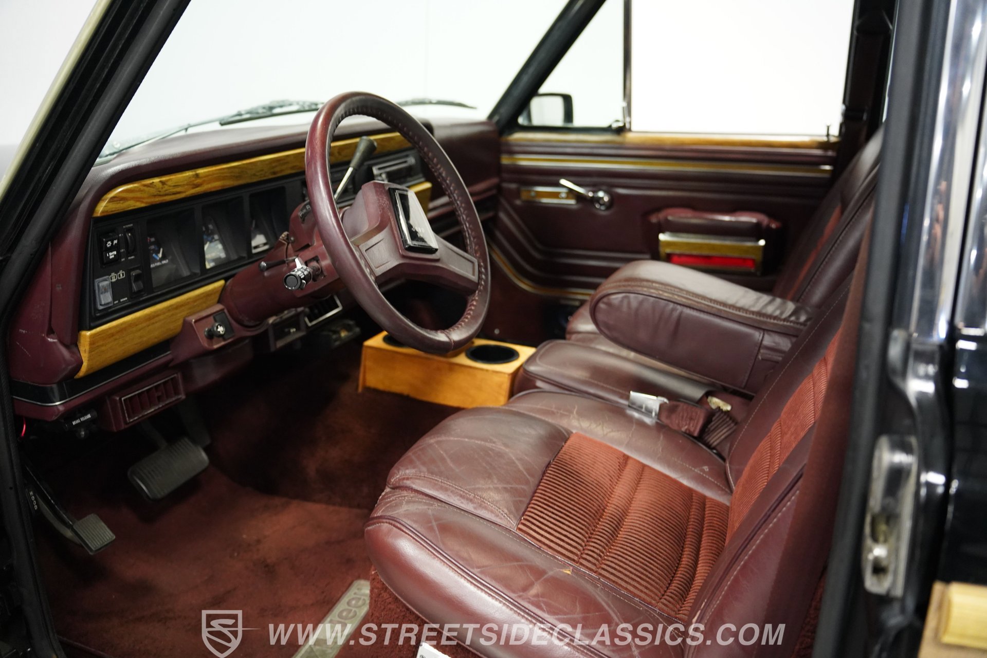 Used 1988 Jeep Grand Wagoneer image 4