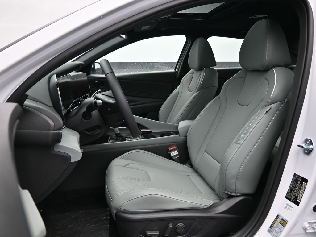 Used 2025 Hyundai Elantra Limited FWD image 25