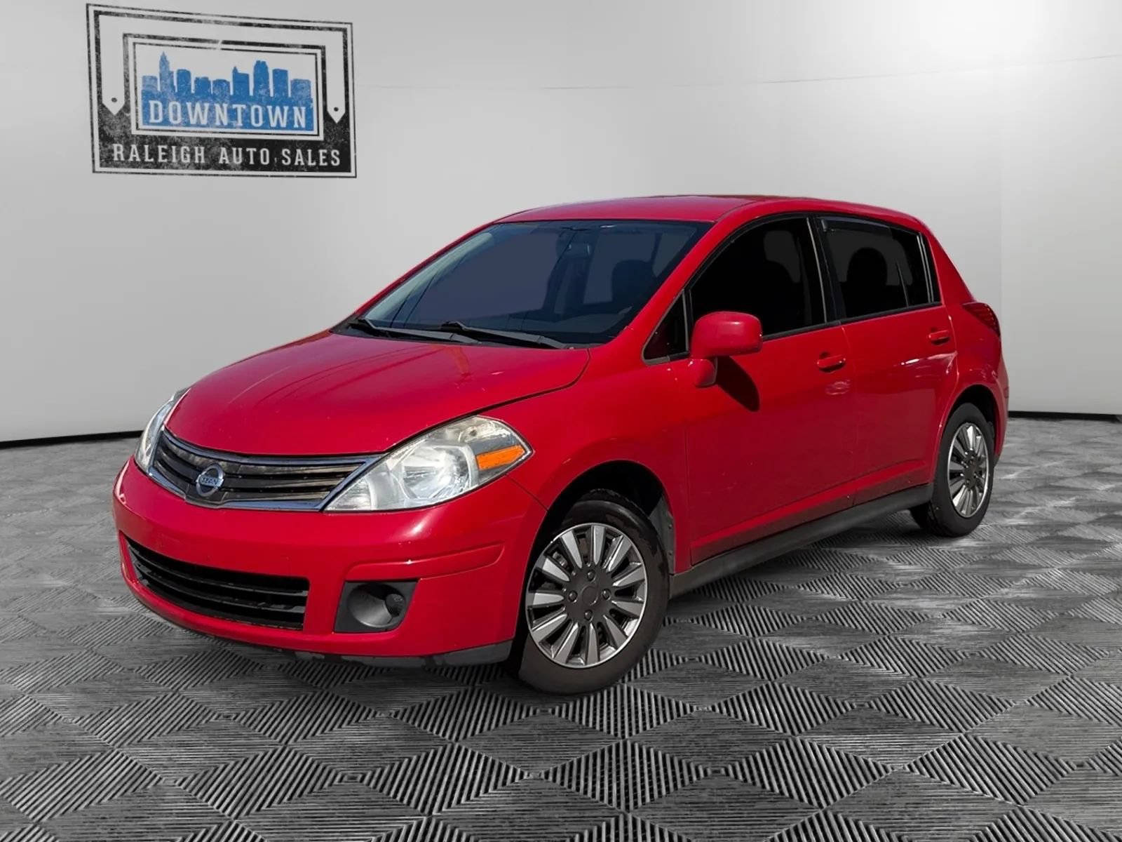 Used 2011 Nissan Versa 1.8 S FWD image 2