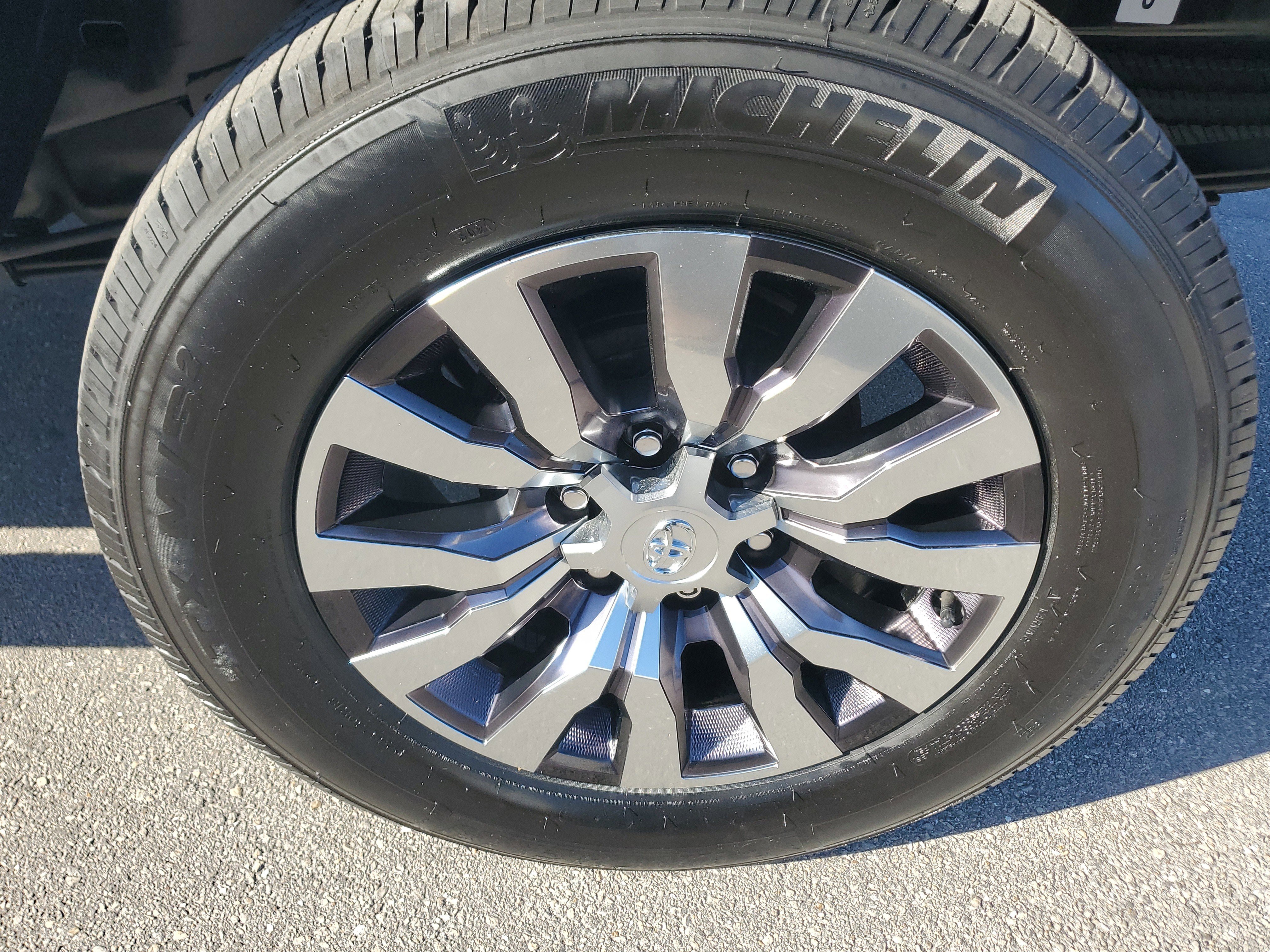 Used 2022 Toyota Tacoma Limited image 29