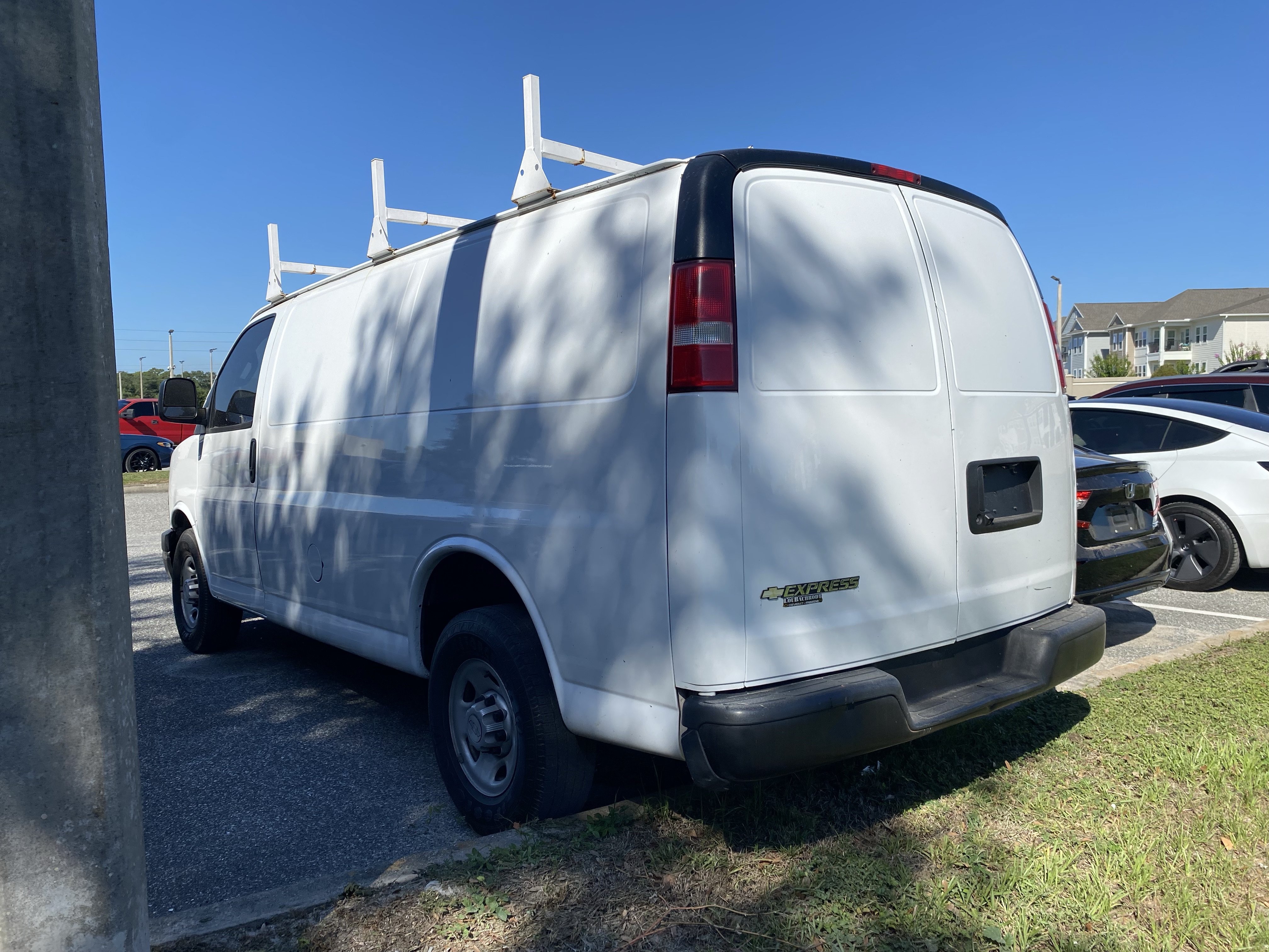 Used 2019 Chevrolet Express 2500 RWD image 10